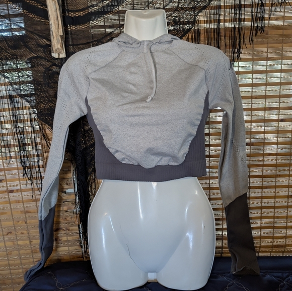 Gray Lightweight Pullover with Subtle Ribbing - Picture 4 of 17